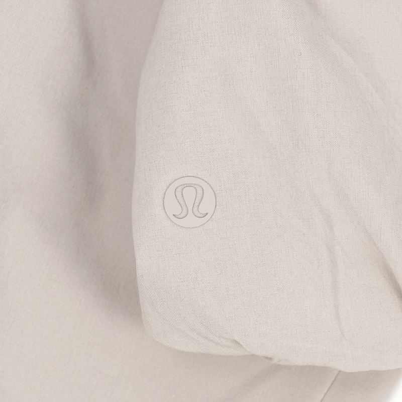 Vancouver Canucks x lululemon Women's Clara Cropped Cream Orca Jacket